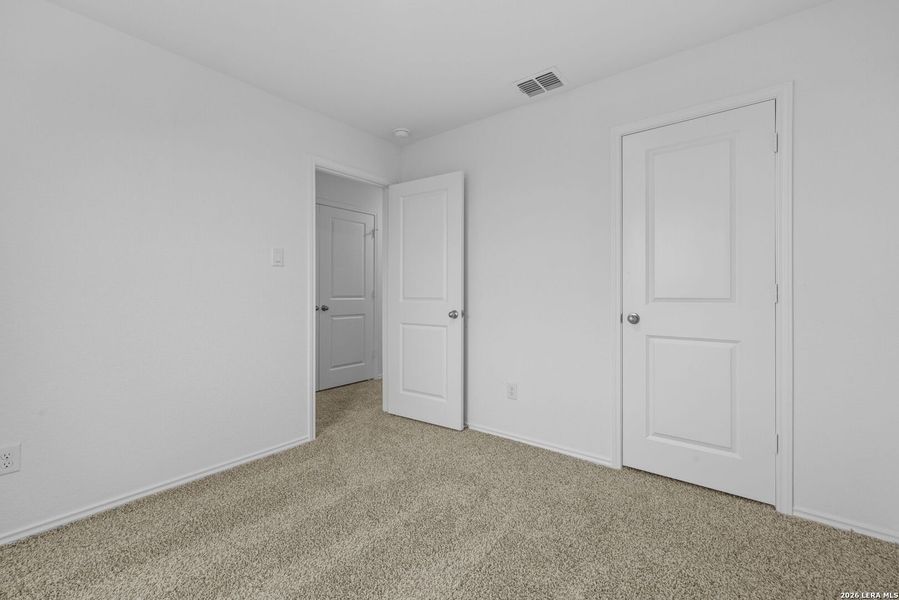 Spacious, unfurnished interior of a new home in Avenida, Converse (Image 21).