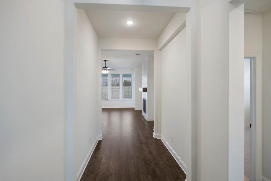 Spacious, unfurnished interior of a new home in Las Lomas, Forney (Image 15).