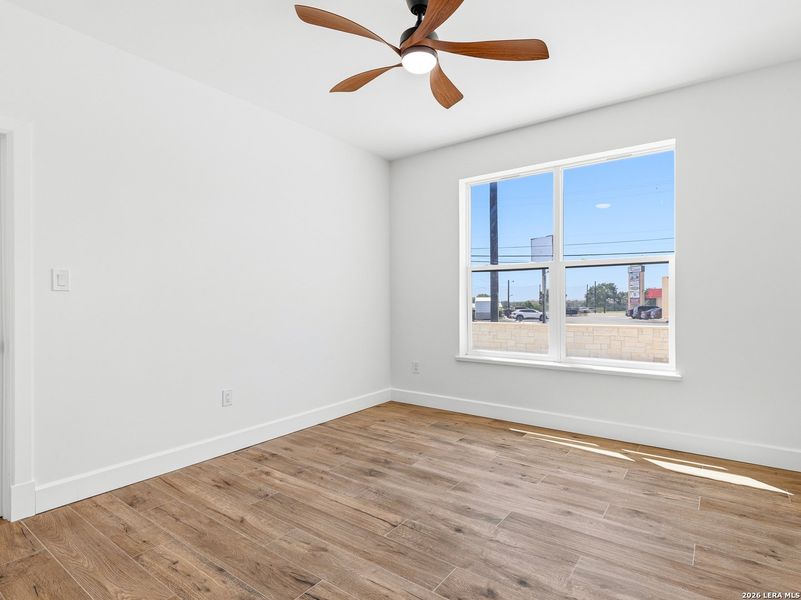 Spacious, unfurnished interior of a new home in , Terrell Hills (Image 38).