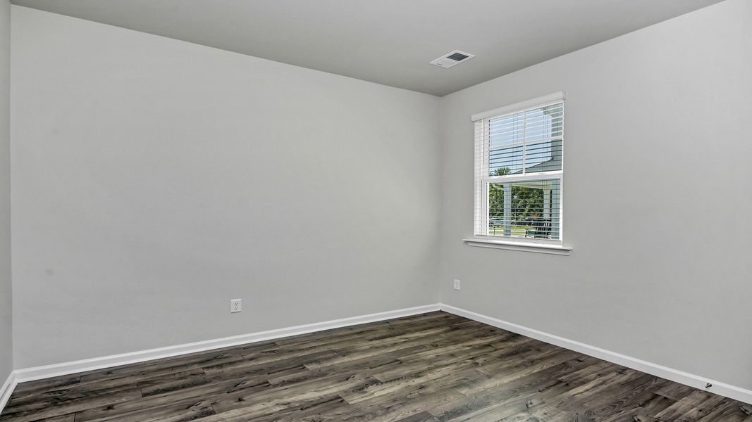 Spacious, unfurnished interior of a new home in Mulberry Landing, Orangeburg (Image 20).