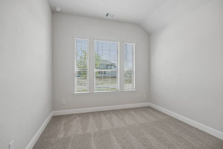 Spacious, unfurnished interior of a new home in Las Lomas, Forney (Image 13).