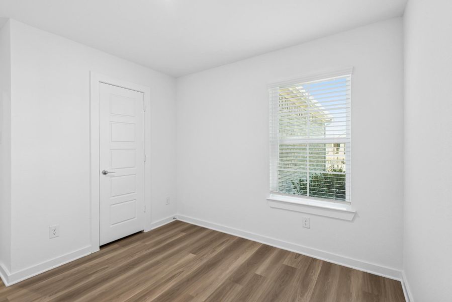 Spacious, unfurnished interior of a new home in Ambrose, La Marque (Image 25).
