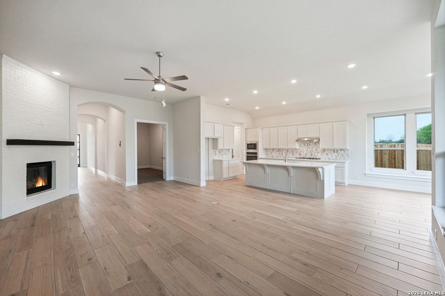 Spacious, unfurnished interior of a new home in Mont Blanc, Schertz (Image 15).