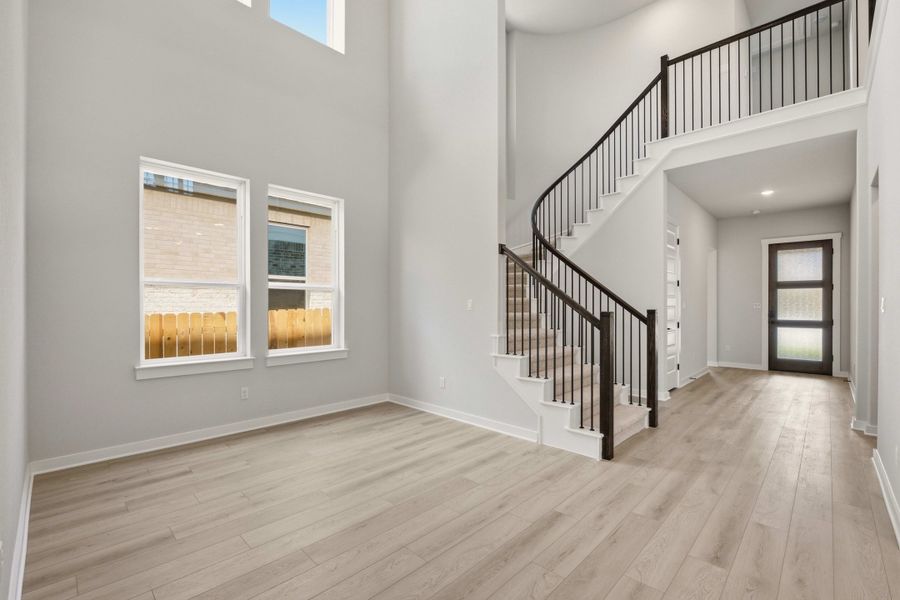 Spacious, unfurnished interior of a new home in Heritage, Dripping Springs (Image 19).