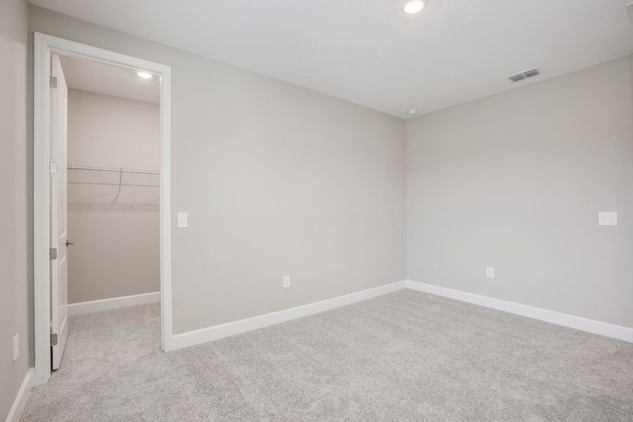 Spacious, unfurnished interior of a new home in Indigo Creek, Apollo Beach (Image 14).