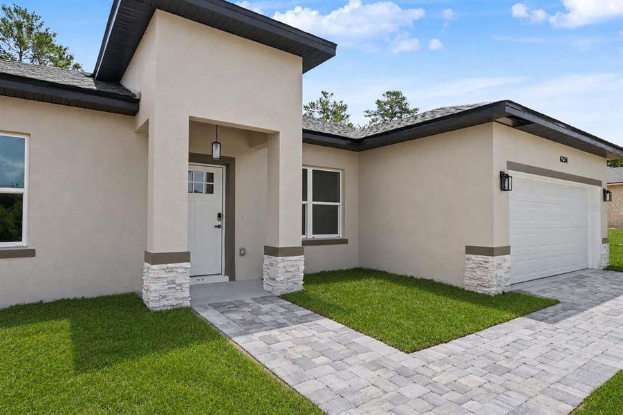 Exterior details and patio area of a home in , Citrus Springs (Image 25).