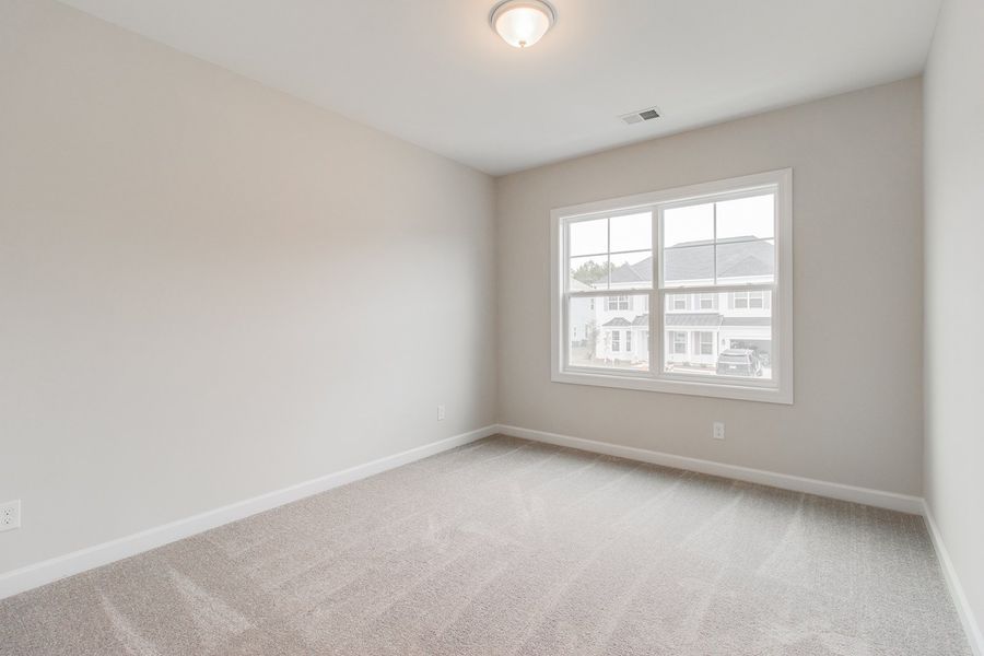 Spacious, unfurnished interior of a new home in Palmetto Shores, Chapin (Image 42).