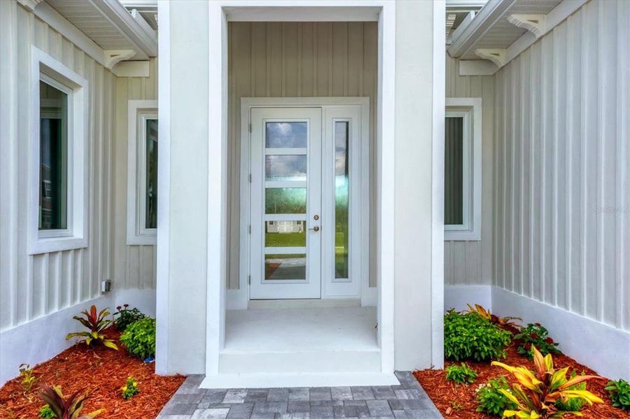 Exterior details and patio area of a home in , Port Charlotte (Image 20).
