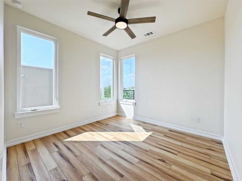 Spacious, unfurnished interior of a new home in , Austin (Image 14).