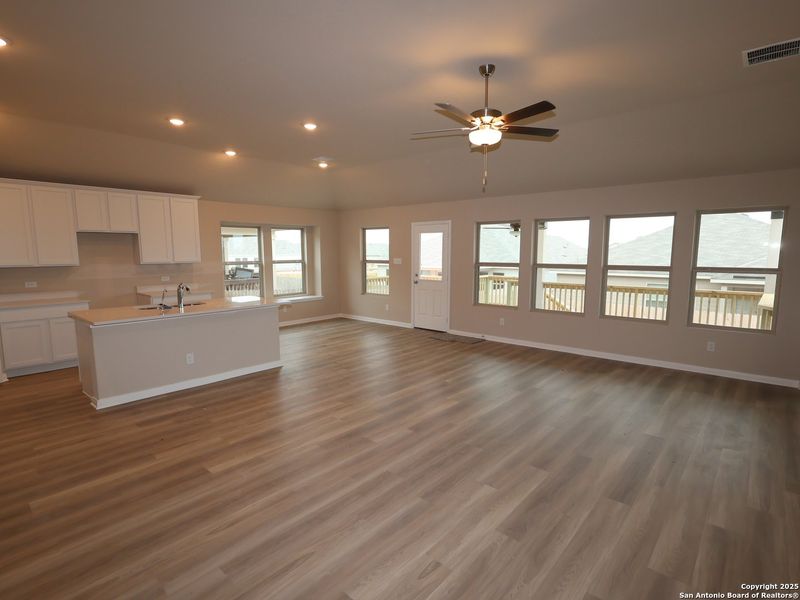 Spacious, unfurnished interior of a new home in Greenspoint Heights, Seguin (Image 19).