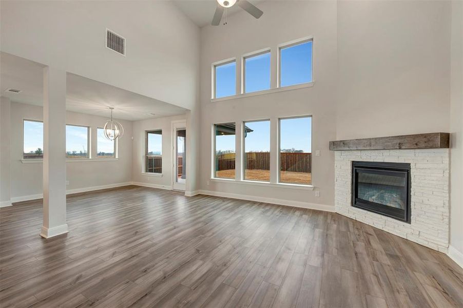 Spacious, unfurnished interior of a new home in Myrtle Creek, Waxahachie (Image 28). Spacious, unfurnished interior of a new home in Myrtle Creek, Waxahachie (Image 28).