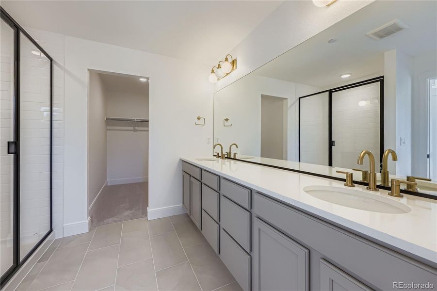 Primary bath 2/dble vanity sinks Primary bath 2/dble vanity sinks