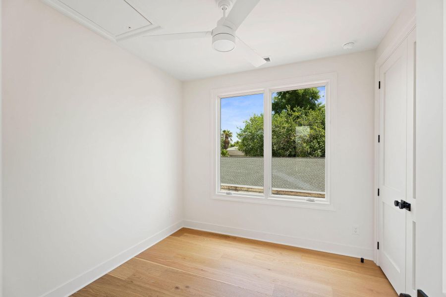 Spacious, unfurnished interior of a new home in , Charleston (Image 12).