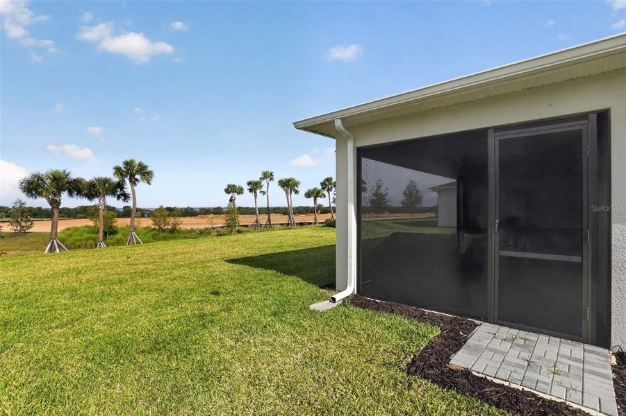 Exterior details and patio area of a home in , Tavares (Image 4).