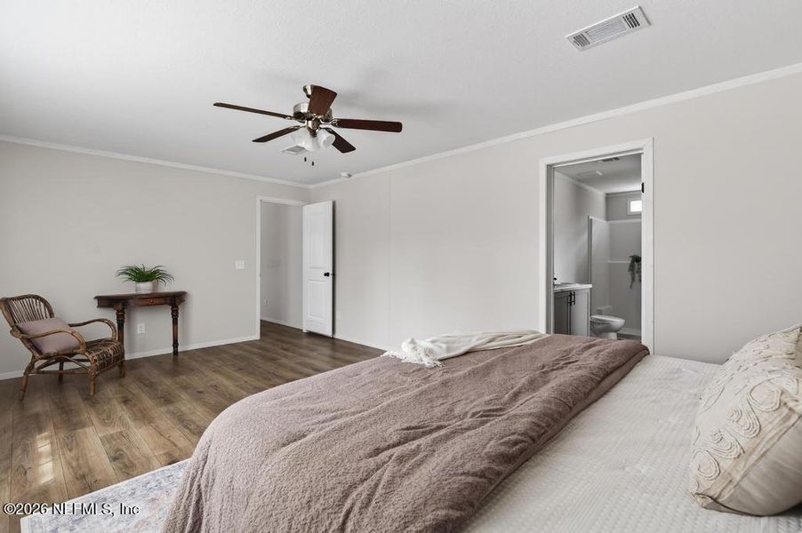 Furnished interior view inside a new home in , Middleburg (Image 37).