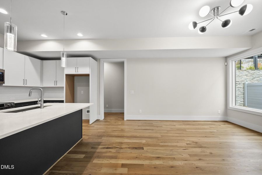 30 - 407 Waldo - Ground Level Family