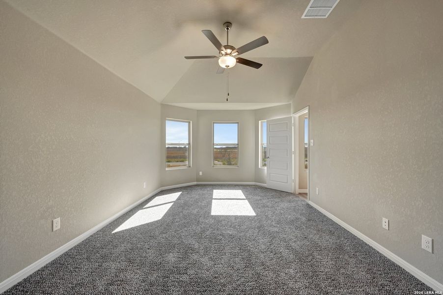 Spacious, unfurnished interior of a new home in Paloma Park, Converse (Image 30).