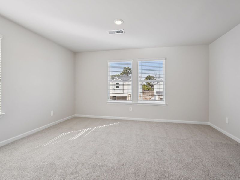Spacious, unfurnished interior of a new home in Hawthorne Station, College Park (Image 15).