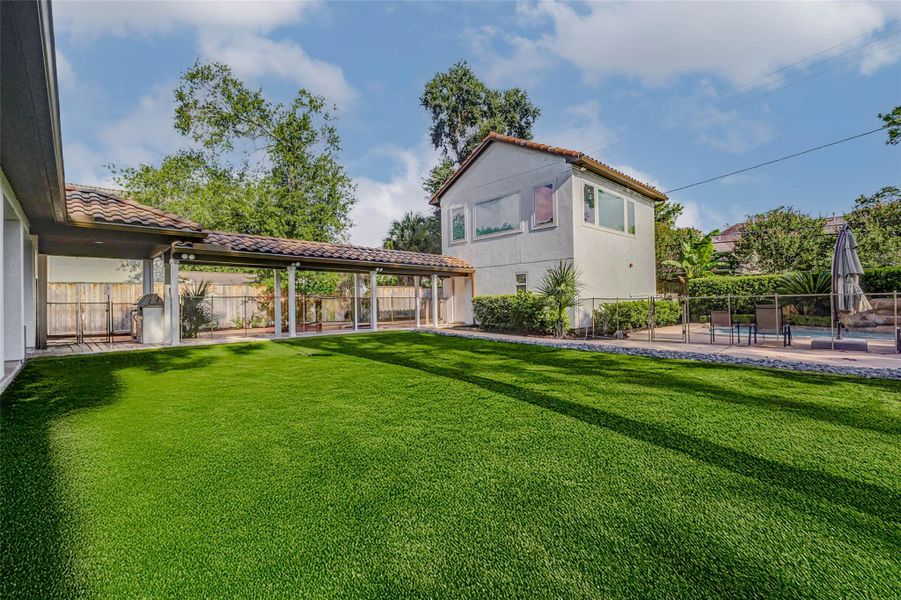 LARGE TURF YARD