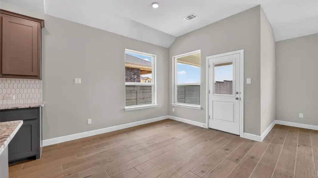 Spacious, unfurnished interior of a new home in Treeline, Justin (Image 13).