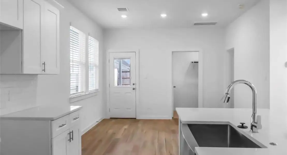 Furnished interior view inside a new home in Glendale Lakes, Rosharon (Image 5).