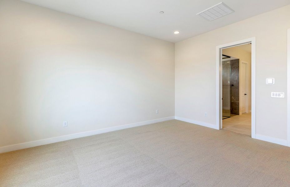 Spacious, unfurnished interior of a new home in Saguaro Reserve - Majesty, Marana (Image 31).