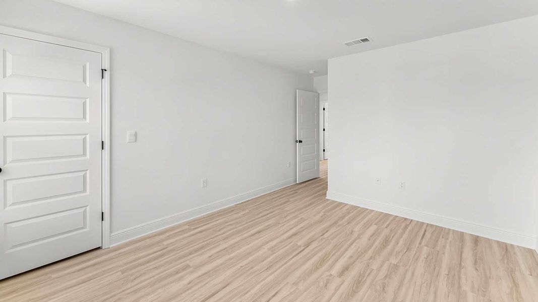 Spacious, unfurnished interior of a new home in Sanctuary Beach, Panama City Beach (Image 24).