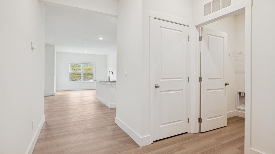 Spacious, unfurnished interior of a new home in Millstone Village, Morristown (Image 18).