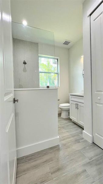 Spacious, unfurnished interior of a new home in , North Port (Image 21).