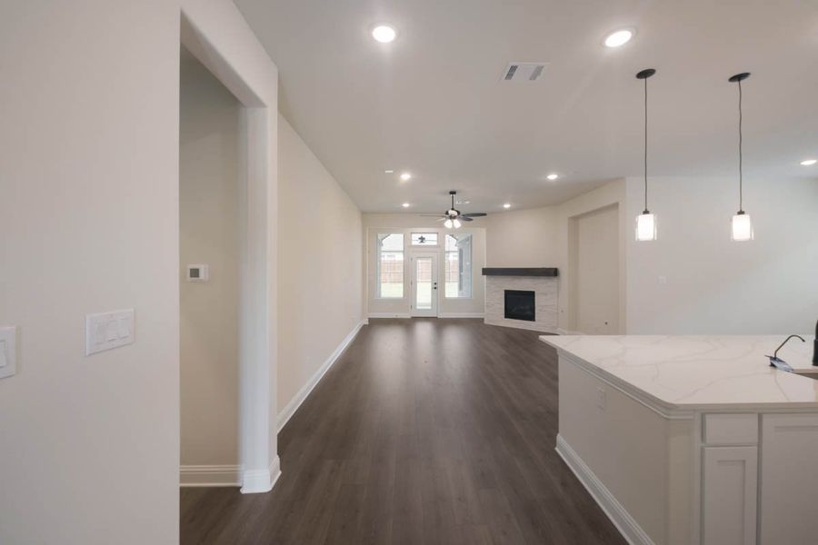 Spacious, unfurnished interior of a new home in Las Lomas, Forney (Image 16).