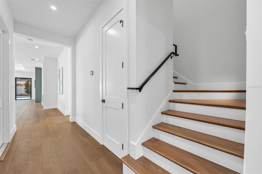 Spacious, unfurnished interior of a new home in , Orlando (Image 58).