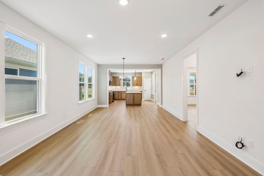 Spacious, unfurnished interior of a new home in Del Webb Barton Village, Lebanon (Image 30).