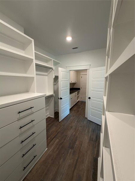 Spacious, unfurnished interior of a new home in , Tyler (Image 23).