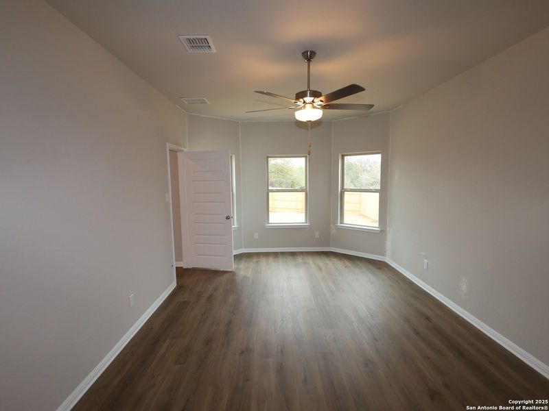 Spacious, unfurnished interior of a new home in Cinco Lakes, San Antonio (Image 19). Spacious, unfurnished interior of a new home in Cinco Lakes, San Antonio (Image 19).