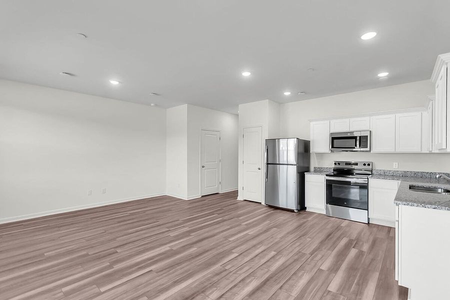 Spacious, unfurnished interior of a new home in Halstead, Moncks Corner (Image 17).