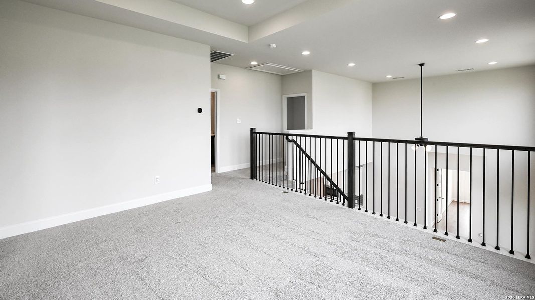 Spacious, unfurnished interior of a new home in The Parklands, Schertz (Image 24).