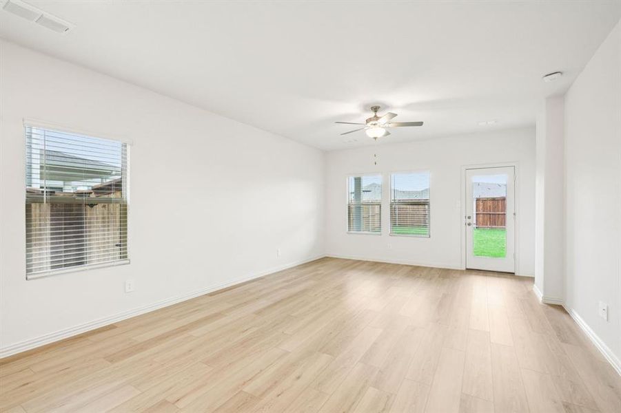 Spacious, unfurnished interior of a new home in Lakehaven - Spring Series, Farmersville (Image 20).