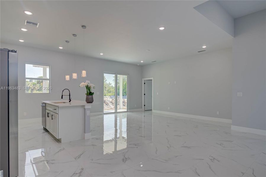 Spacious, unfurnished interior of a new home in , Lehigh Acres (Image 14).