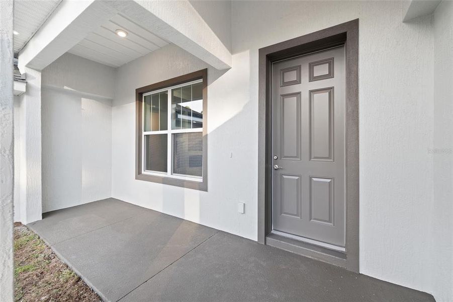 Exterior details and patio area of a home in , Dunnellon (Image 40).