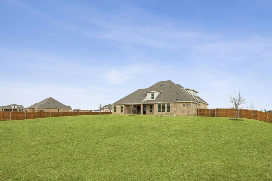 Exterior details and patio area of a home in Hampton Park Estates, Glenn Heights (Image 22).