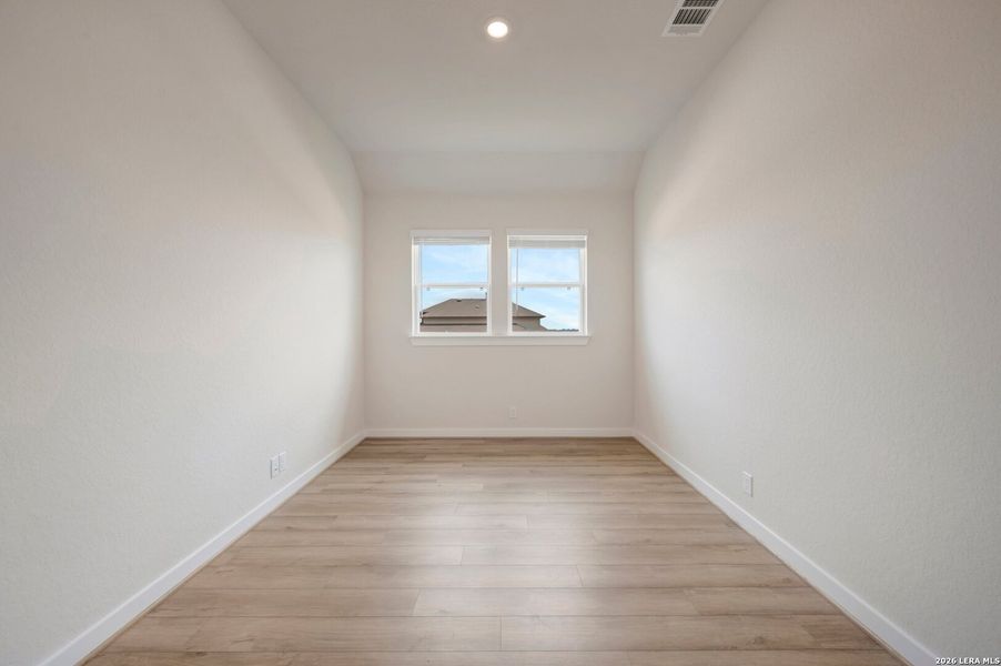 Spacious, unfurnished interior of a new home in Meyer Ranch – Select Reserve Series, New Braunfels (Image 34).
