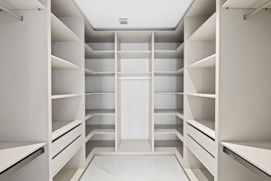 Spacious, unfurnished interior of a new home in Aria Reserve, Miami (Image 22). Spacious, unfurnished interior of a new home in Aria Reserve, Miami (Image 22).