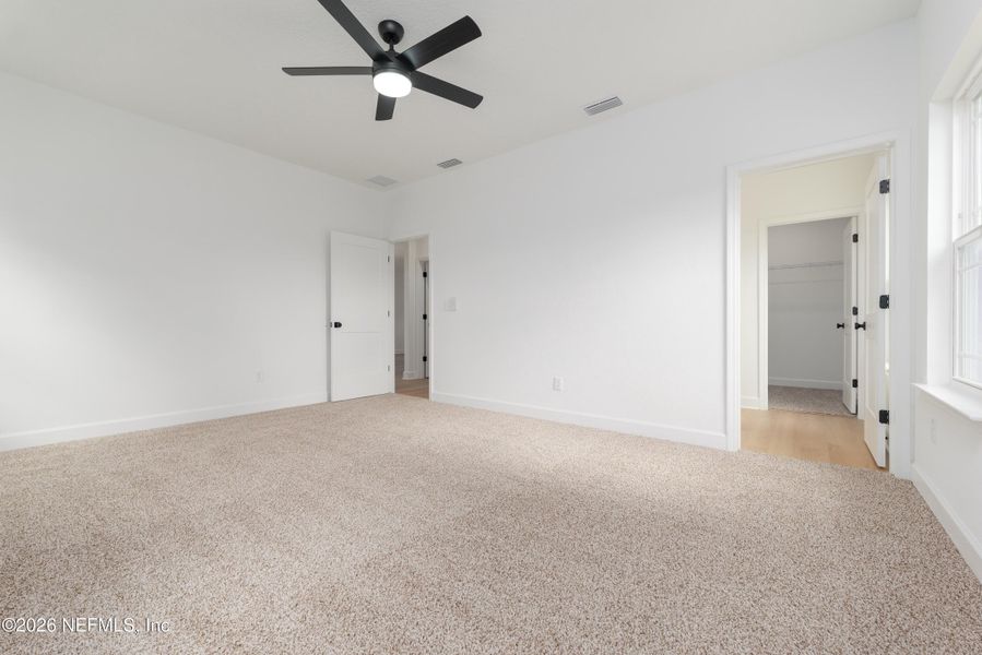 Spacious, unfurnished interior of a new home in , Middleburg (Image 27).