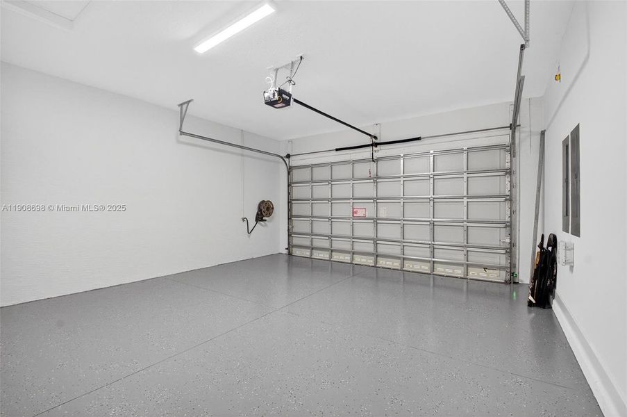 Spacious, unfurnished interior of a new home in , Boynton Beach (Image 54).