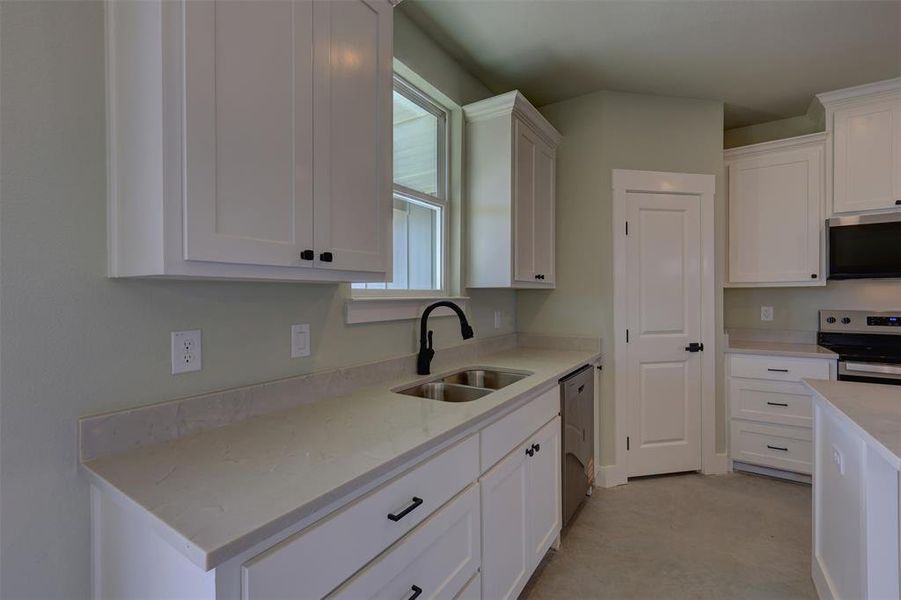 Spacious, unfurnished interior of a new home in , Whitney (Image 7).