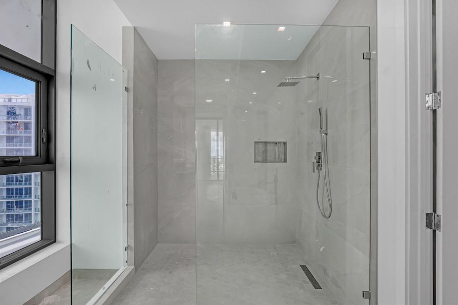 Spacious, unfurnished interior of a new home in , Lake Park (Image 27).