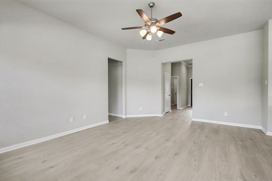 Spacious, unfurnished interior of a new home in Columbia Lakes, West Columbia (Image 19).