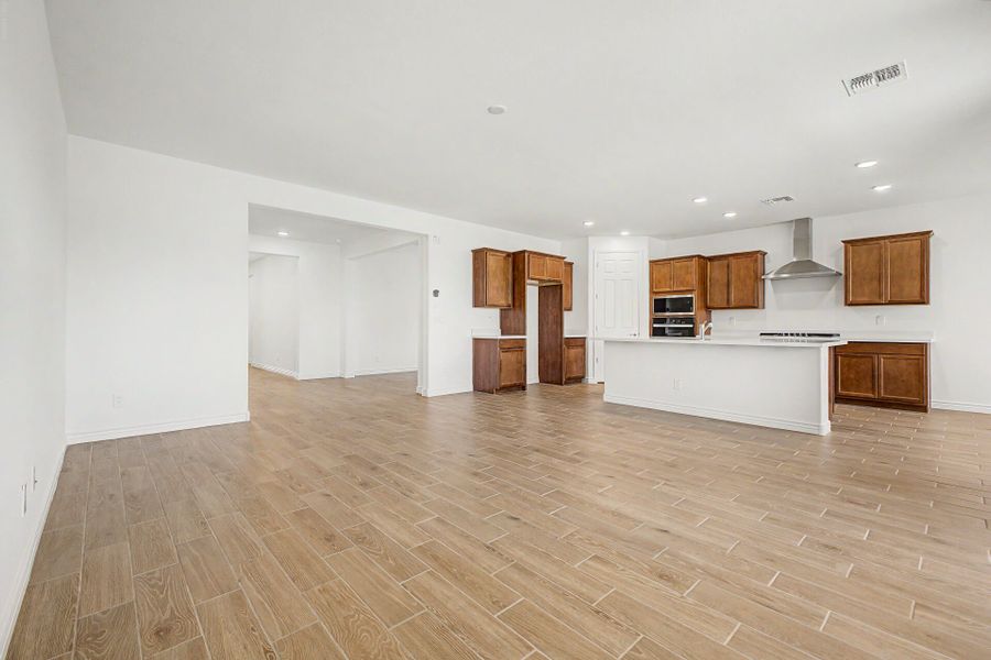 Spacious, unfurnished interior of a new home in Miravida, Surprise (Image 7).