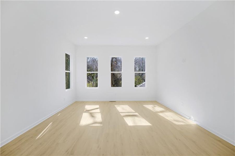 Spacious, unfurnished interior of a new home in , Scottdale (Image 13).
