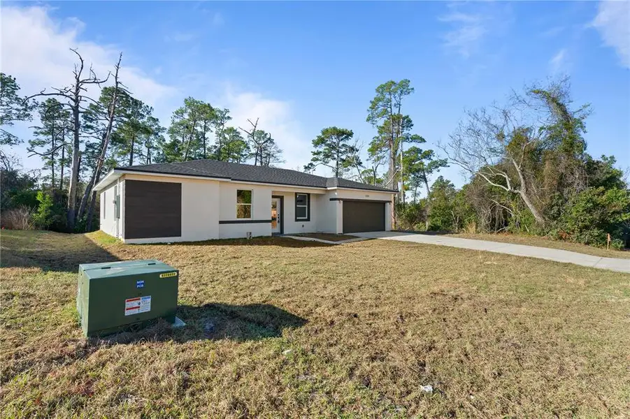Exterior details and patio area of a home in , Deltona (Image 24).